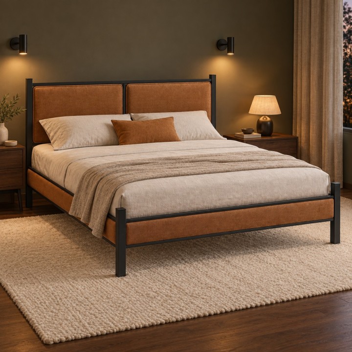 Cama tapizada Atelier en un dormitorio de noche con apliques de pared