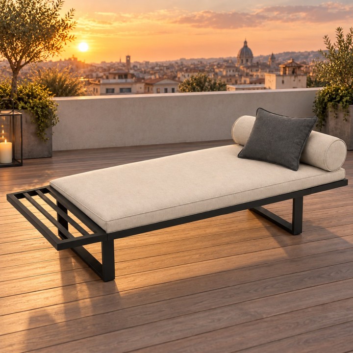 Daybed da giardino in acciaio, con materassino su una terrazza sul tetto
