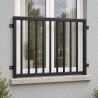 Balcone alla Giulietta, su una moderna facciata intonacata grigia