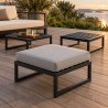 Pouf de jardin en acier avec coussin, sans coussin en table basse sur une terrasse en bois