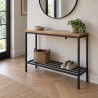 Console loft en acier et chêne, dans une entrée sous un miroir rond