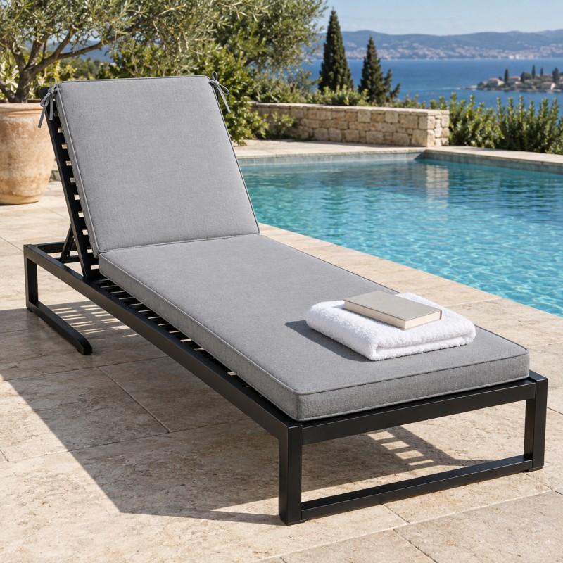 Coussin d'extérieur pour bain de soleil à dossier réglable, sur le bain de soleil, dossier relevé