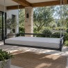 Materac zewnętrzny do stalowych leżanek daybed, na łóżku wiszącym pod zadaszoną werandą