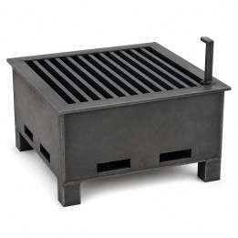 Palenisko stalowe z rusztem grillowym, ujęcie studyjne