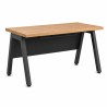 Escritorio industrial estilo loft, vista de estudio en acero negro con tablero de roble