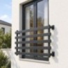 Balcon à la française à profilés horizontaux ancré dans l'isolant, sur une façade crépie